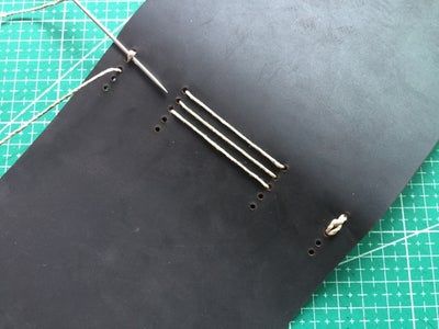 Binding Ideas, Handmade Journals Diy, Leather Sketchbook, Book Binding Diy, Leather Bound Journal, Handmade Leather Journal, Journal Handmade, Hand Crafts, Leather Workshop