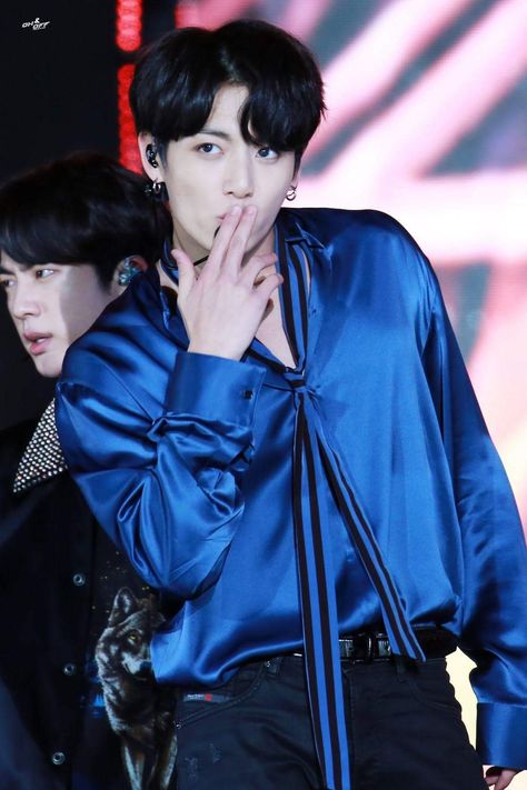 Jungkook Blowing A Kiss, Blow Kiss, My Heart Is Full, Heart Is Full, Bts Cute, Jungkook Oppa, Jeon Jeongguk, Full Of Love, A Kiss