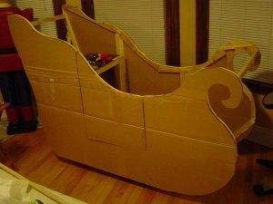 Cardboard Sleigh, Christmas Parade Floats, Whoville Christmas, Diy Santa, Christmas Program, Christmas Play, Christmas Float Ideas, Christmas Parade, Christmas Sleigh