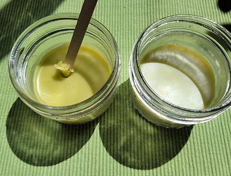 How To Make A Comfrey Salve For Arthritis And Joint Pain POSTED 7 HOURS AGO BY SHERRA V. IN ALL ARTICLES, BACKYARD PLANTS, HOUSEHOLD REMEDIES, RECIPES 0 Comfrey is an incredibly useful plant. In this article, we will share its wonderful pain-relieving benefits. Moreover, the plant is useful in the garden and food forest. Comfrey makes an excellent ingredient in relieving pain caused by arthritis and inflammation in the joints. Rheumatoid Arthritis (also known as RA) begins when your immune sys Diy Comfrey Salve, Comfrey Salve Recipe, Herbal Knowledge, Tallow Recipe, Comfrey Salve, Joints Pain Remedy, Herbal Remedies Recipes, Salve Recipes, Herbs And Plants