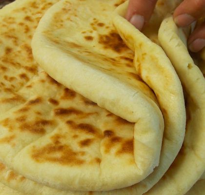 Turkish Flatbread, Turkish Milk Bread, Turkish Flatbread Recipe, Homemade Flatbread, Fry Bread, Flatbread Recipes, Bread Roll, Bread Bun, Moroccan Food