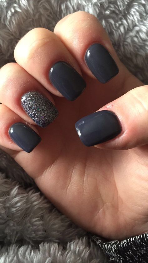 Gray Nail Color Ideas, Dark Gray Dip Nails, Gray Nails Gel, Charcoal Nail Designs, Grey Gel Nails Ideas, Grey Dip Powder Nails, Grey Dip Nails, Dark Gray Nails Design, Charcoal Gray Nails