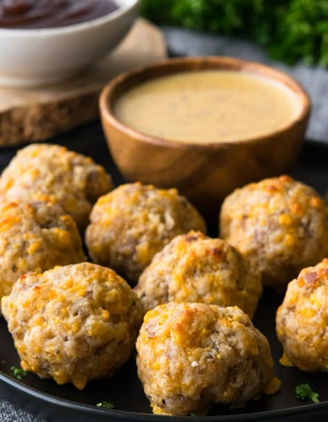 Dipping Sauce For Sausage Balls, Dip For Sausage Balls, Bisquick Sausage Balls, Easy Sausage Balls Recipes, Bisquick Sausage, Sausage Puffs, Sausage Balls Bisquick, Breakfast Balls, Sausage Cheese Balls