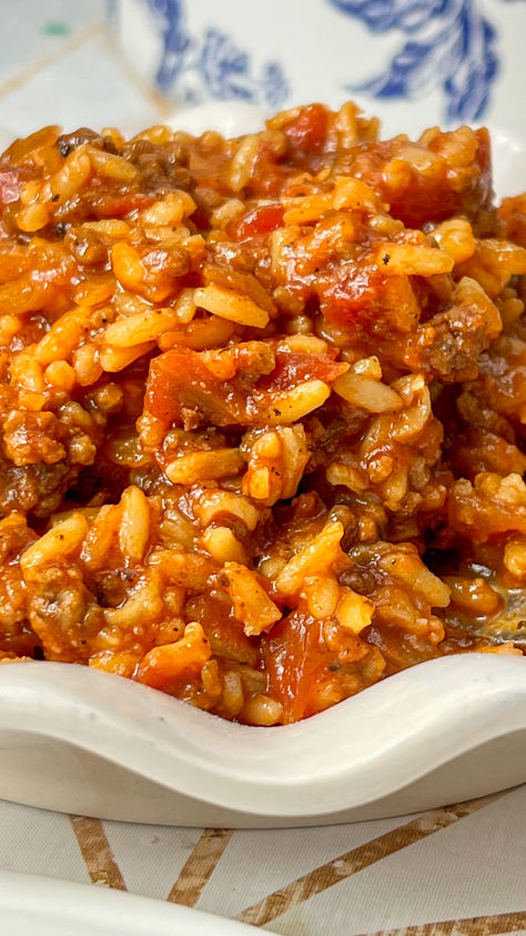 Spanish rice Crockpot Spanish Rice, Spanish Cauliflower, Spanish Cauliflower Rice, Quick Delicious Dinner, Savory Dinner, Quick Dinners, Spanish Rice, Indulgent Desserts, Hearty Breakfast