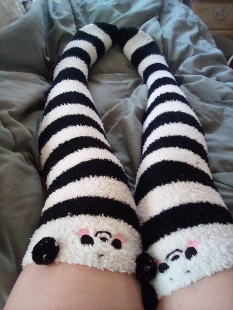 Long Socks Aesthetic, Cute Thigh Highs, Thigh Highs And Skirt, Cute Thigh High Socks, Long Socks Outfit, Goth Fits, Pretty Socks, Body Sock, Vintage Ootd