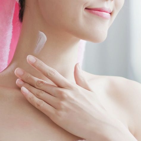 The One Mistake Beauty Guru Cathy Kangas Wants Women To Stop Making When Caring For Their Neck Skin #beauty #skincare Neck Skin Care, Natural Beauty Secrets, One Mistake, Skin Facts, Face Care Routine, Homemade Beauty Tips, Moisturizer With Spf, Moisturizing Body Wash, Beauty Guru