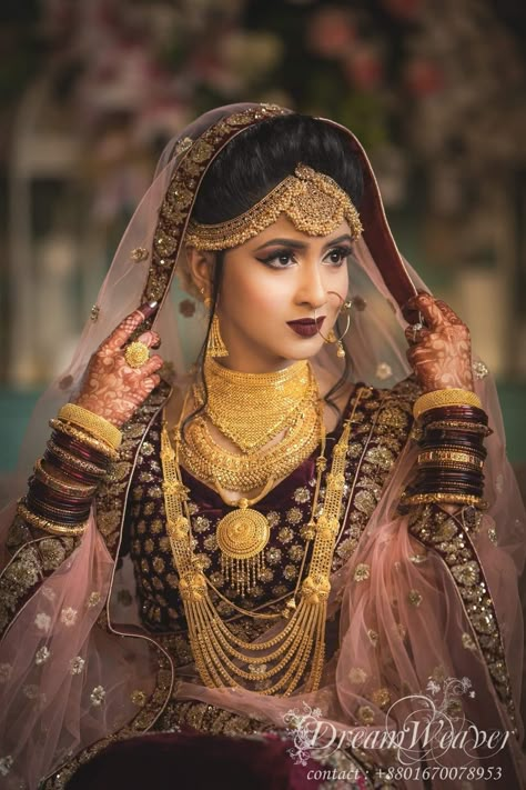 Gold Necklace Designs Bridal, Muslim Bridal Look, Indian Wedding Nails, Wedding Nails Bridesmaid, Indian Bride Poses, Indian Bride Photography Poses, Indian Bride Makeup, Muslim Bridal, Nails Bridesmaid