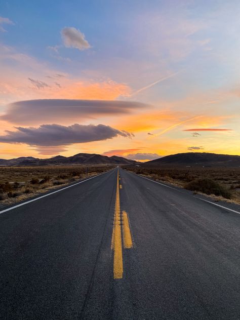 Nevada highway sunset. #sunset #sunsetphotography #nevada #road #highway #sky Highway Aesthetic, Nevada Aesthetic, Aesthetic Highway, Nevada Sunset, Desert Highway Aesthetic, Sunrise Tattoo, Filipino House, Dark Highway Aesthetic, Highway Sunset