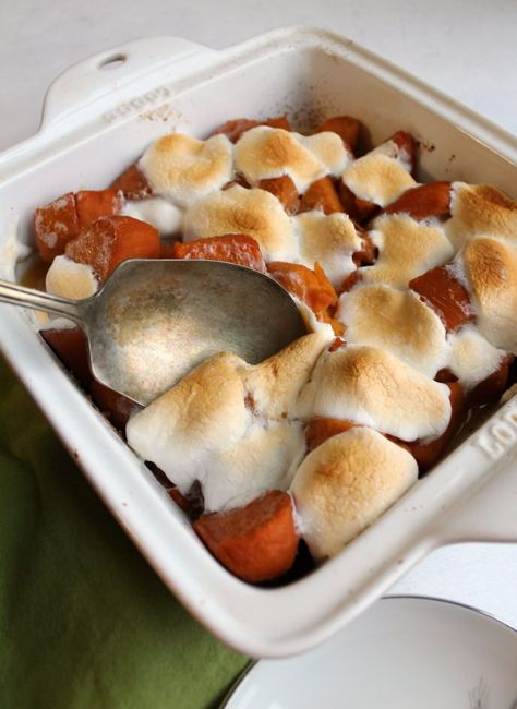 Thanksgiving Sweet Potatoes, Thanksgiving Sweet Potato Recipes, Thanksgiving Sweet Potato Casserole, English Dinner, Easy Sweet Potato Recipes, Classroom Thanksgiving, Marshmallow Topping, Sweet Potatoes With Marshmallows, Sweet Potato Thanksgiving