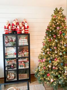 Christmas Antique Booth, Cool Piercing Ideas, Small Piercings, Vibes Living Room, Cool Piercing, Christmas Store Displays, Piercing Girl, Gurley Candles, Christmas Party Planning