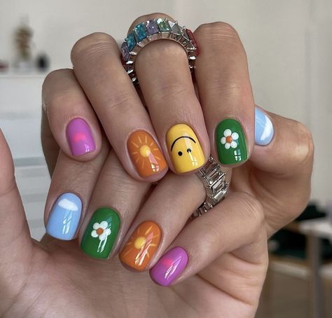 Short Nails Funky Design, Nail Ideas Funky, 70s Theme Nails, Adventure Time Nail Art, 60s Nail Art, Short Funky Nail Designs, Short Hippie Nails, Peace Sign Nails, Pac Man Nails