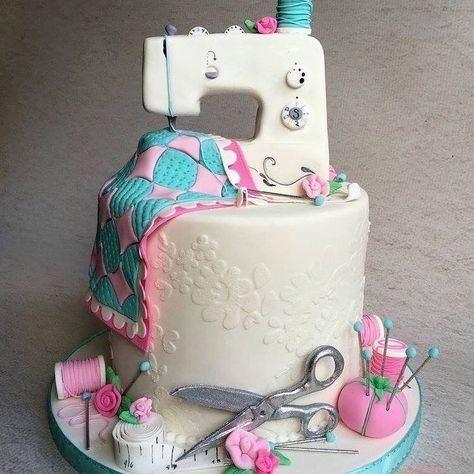 Love Sewing vn on Instagram: “One more Cake! Very impressive! You want to eat it or just seeing! Haha 😄😄 . 👍 DoubleTap & Tag a Friend below⤵❤️ . 👕 Get your T-Shirt, Mug,…” Sewing Machine Cake Ideas, Knitting Cake, Sewing Machine Cake, Sewing Cake, Quilted Cake, Ideas For Sewing, Cake Decorating Designs, Cake Icing, Novelty Cakes