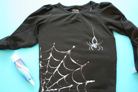 Bleach Pen Shirt Spider Bleach Shirt, Snowmen Shirts, Bleach Pen Shirt, Bleach Pen Designs, Bleach Designs, Spider Theme, Bleach Pen, Material Ideas, Shirt Tutorial