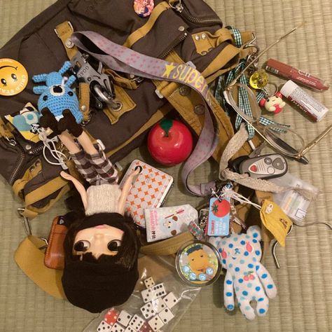 Trinkets Aesthetic, Pin Bag, Inside My Bag, In My Bag, Bag Aesthetic, What In My Bag, My Bag, Essential Bag, Blythe Doll