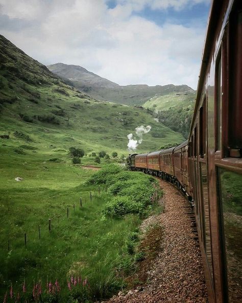 Hogwarts Train, Hogwarts Express Train, Scottish Countryside, Buku Harry Potter, Hogwarts Aesthetic, Fort William, Hogwarts Express, Train Journey, Steam Trains