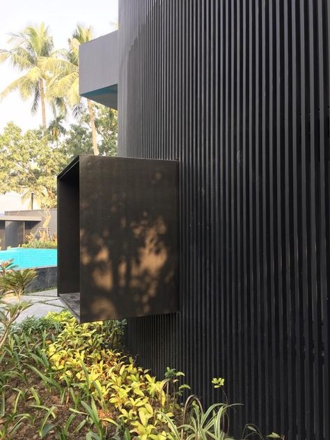 Gallery of House of Sweeping Shadows / Abin Design Studio - 20 Black Houses, Metal Facade, Entrance Design, Ground Floor Plan, Architecture Exterior, Facade Architecture, Facade Design, Architecture Project, Home Design