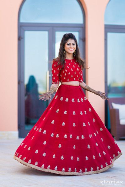 Crop Top Wedding Dress Indian, Crop Top Lehenga, Lehenga Saree Design, Half Saree Designs, Indian Gowns Dresses, Patiala Salwar, Designer Lehenga, Indian Gowns, Bridal Lehenga Choli