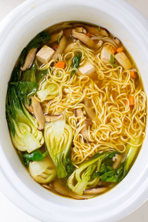 This Slow Cooker Vegan Ramen 🍜 is a super easy way to make homemade ramen. Packed with veggies & tofu, this is a delicious dish! Easy Vegan Slow Cooker Recipes, Tofu Slow Cooker Recipes, Crockpot Tofu Recipes, Tofu Ramen Recipes, Crockpot Recipes Vegan, Vegetarian Aesthetic, Vegetarian Alternatives, Slow Cooker Vegan, Vegetable Ramen