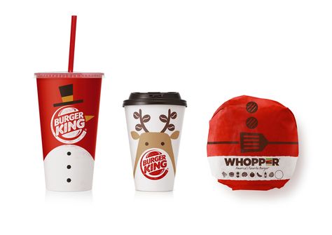 Burger King has joined the many companies incorporating the season into  their product packaging. The festive release, along with the Winter  Whopperland menu will be available in participating Burger Kings in the US,  UK, Latin America, and Asia. Holiday Packaging Design, Christmas Packaging Design, Burger Packaging, Unique Packaging Design, Visuell Identitet, Christmas Cups, Christmas Campaign, Holiday Cups, Starbucks Christmas