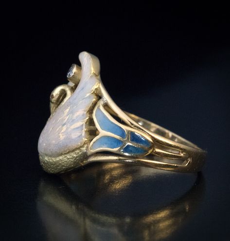 French Art Nouveau Swan Motif Enamel Ring Ref: 624775 - Antique Jewelry | Vintage Rings | Faberge Eggs Art Nouveau Jewelry Ring, Bijoux Art Nouveau, Art Nouveau Ring, Geode Jewelry, French Art Nouveau, Nouveau Jewelry, Geode Earrings, Vintage Jewelry Art, Faberge Eggs