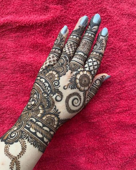 HENNA KARIM 💕 shared a post on Instagram: "10 party/semi-bridal henna designs💖 Swipe 👉🏻👉🏻 to see more designs!! @hennas_henna 💞 . . . . #hennas_henna #henna #eidhenna #eidmubarak #mehendi #mehandi #explore #explorepage #latesthenna #henna_i #hennablogger #hennaartist #kolkatamehandiartist #kolkatahenna #hennainspiration #pinterest #eidmehndi #bridalhenna #bridalmehandi #bridalmehendi #eid2022 #eidhenna #eidmubarak #eidmehandi #eid #mehandi #aboutbengal_ @hennahouse_sk @stylishmehndide Semi Bridal Henna Designs, Semi Bridal Henna, Semi Bridal Mehendi Design, Eid Henna, Bridal Henna Designs, Bridal Mehendi, Bridal Mehendi Designs, Mehndi Designs Book, Henna Designs Hand