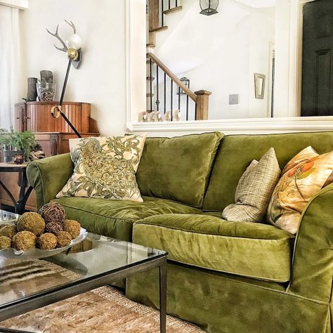 How to keep your renovations from quickly feeling dated: Tips for a timeless interior Olive Green Couches, Green Velvet Couch, Green Velvet Sofa Living Room, Couch Vintage, Velvet Sofa Living Room, Green Sofa Living Room, Living Arrangements, Latest Sofa Designs, Green Couch