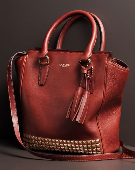 Can't beat a great bag from Coach. Coach New Arrivals | Shop the Latest Coach Handbags and Accessories Sac Michael Kors, Coach Fashion, Purse Coach, Womens Handbags, Kelly Bag, Coach Outlet, Tag Design, Coach Bag, Coach Purse