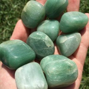 Green Aventurine Aesthetic, Green Adventure Crystal, Aventurine Aesthetic, Manifest Confidence, Aventurine Meaning, Crystals Green, Manifesting Prosperity, Green Aventurine Stone, Green Aventurine Crystal