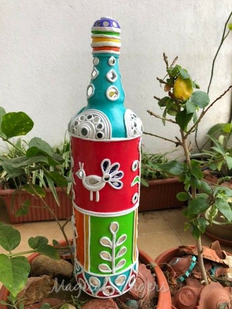 #bottle_art_glass_painting #bottle_art_homehow to use waste GLASS bottles for decoration bottle crafts for home decoration glass bottle crafts for home decoration simple bottle decoration glass bottle decoration ideas #bottle_art_house #bottle_art_history How To Paint Glass, Bottle Craft Ideas, Bottle Art Projects, Bottles Diy, Painted Glass Bottles, Gifts Creative, Plastic Bottle Art, Bottle Decoration, Glass Painting Designs