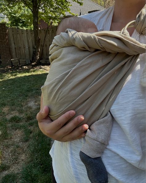 new mom must have: baby sling carrier #wildbird #babycarrier #newmomsoftiktok Baby Carrier Aesthetic, Baby Wearing Wrap, Mom Vibes, Best Baby Carrier, Shop Inspiration, Sling Carrier, Wrap Carrier, Baby Sling, Baby Sling Carrier