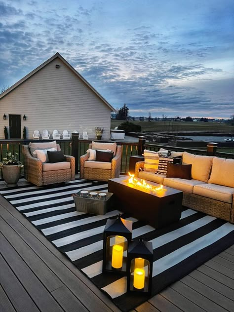 Porch Deck Decorating Ideas, Outdoor Deck With Fire Pit, Washington State Backyard Ideas, Black Deck Furniture Ideas, Beautiful Decks Ideas Outdoor Living, Big Patio Decorating Ideas, Big Deck Decorating Ideas, Large Back Deck Decorating Ideas, Covered Deck Furniture Ideas