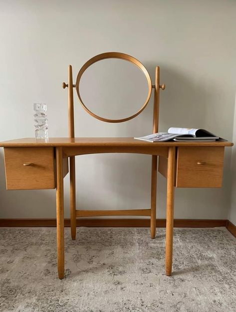 Bedroom dressing table modern