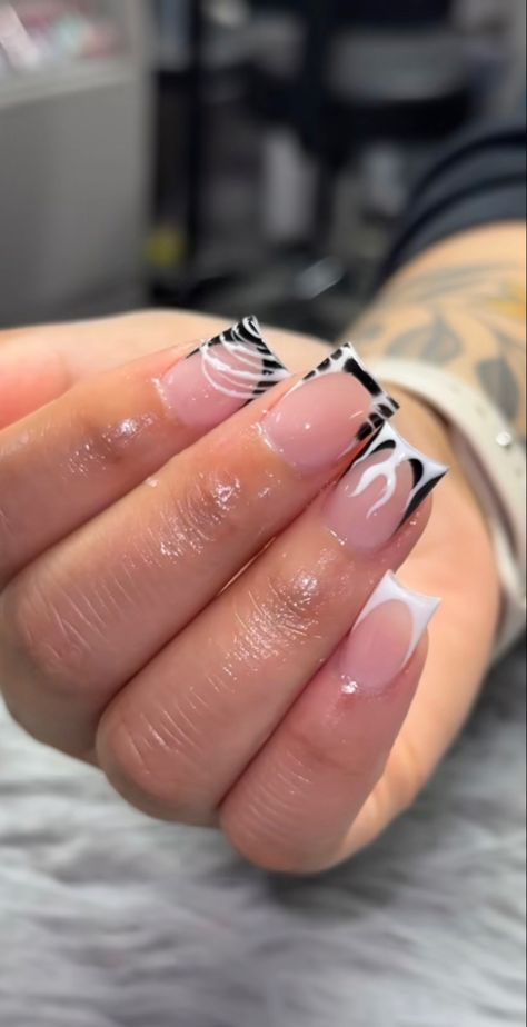 Short Nail Ideas Natural Nails, Nails Idea Black Women, Short Nail Styles Simple, Black And White Nail Inspo Short, Black Design Nails Short, Creative French Tip Nails Short, Short Grey Nails Ideas, Nails W Bf Initial, Short Birthday Acrylic Nails