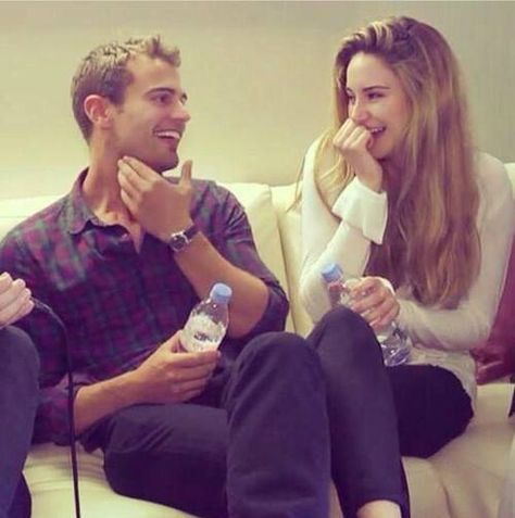 shay and theo. this is cute. ^^ Thoe James, Divergent Cast, Divergent Memes, Tris And Tobias, Divergent Book, Divergent Hunger Games, Divergent Movie, Tris And Four, Divergent Fandom