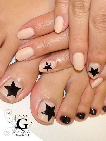 15 Easy Nail Art for Toes - Nude Toe Nails with Stars Nails Matching, Pedicure Design, Black Designs, Nude Nail, Nude Nail Designs, Pedicure Designs, Nail Candy, Black Stars, Toe Nail Designs