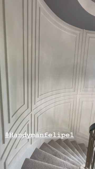 Curved Accent Wall Ideas, Curved Staircase Wall Decor, Stairs Feature Wall, Stairway Trim, Stair Accent Wall, Staircase Accent Wall, Stair Moulding, Stair Wall Decor, Curved Stairs