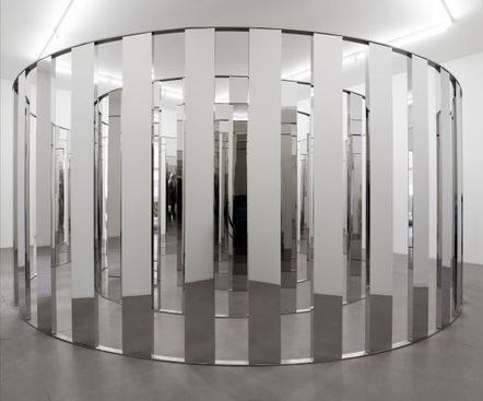 Jeppe Hein: Spiral labyrinth Spiral Labyrinth, Jeppe Hein, Glass Art Installation, Labyrinth Art, Stained Glass Windows Church, Mirror Installation, Painted Glass Art, Mirror Plates, Grand Palais