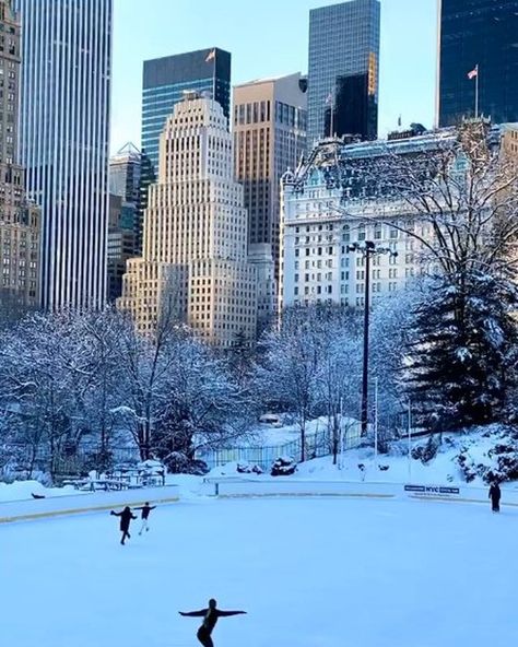 Ice Skating Rink Aesthetic, Figure Skating Rink Aesthetic, Ice Skating Practice, New York Ice Skating, Outdoor Ice Rink Aesthetic, Ice Skating Central Park, Ice Skating Nyc, Dreams Aesthetic, Ice Skating New York City