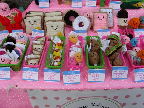 Crochet Craft Fair, Craft Fair Booth Display, Craft Show Booths, Crochet Store, Craft Market Display, Craft Fairs Booth, Craft Booth Displays, Craft Stalls, Craft Fair Displays