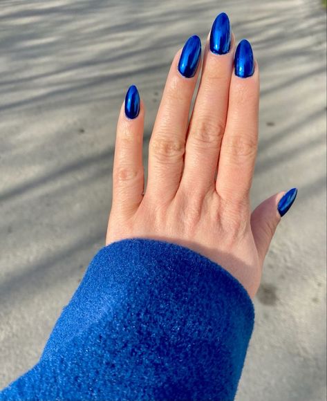 Nails Winter 2023, Blue Nail Trends, Blue Chrome Nails, Hoco Nails, Royal Blue Nails, Prettiest Celebrities, May Nails, Nails Winter, Vibrant Nails