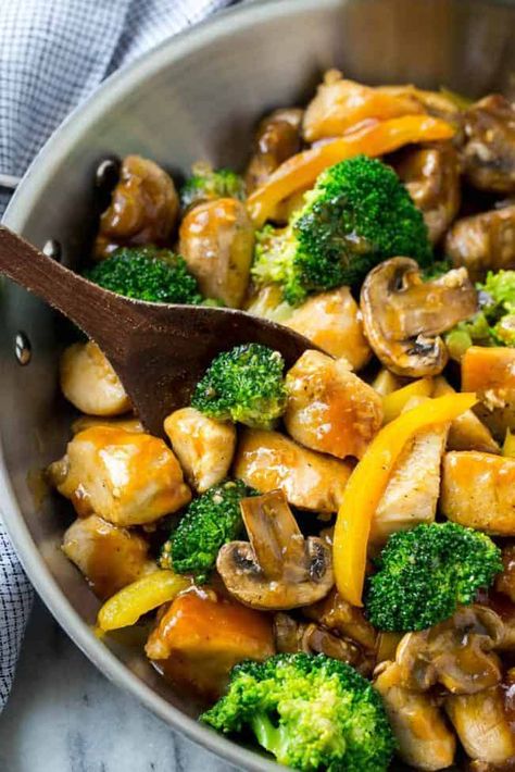 Vegetable Ideas, Garlic Chicken Stir Fry, Dinner Seafood, Delicious Low Carb Recipes, Stir Fry Recipes Chicken, Resep Diet, Quick And Easy Dinner, Asian Foods, Chicken Stir Fry