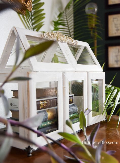 Mini Greenhouse Ideas Diy, Picture Frame Greenhouse Diy, Picture Frame Greenhouse, Greenhouse Decoration, Small Glass Greenhouse, Greenhouse Decor, Diy Mini Greenhouse, Plant Business, Miniature Greenhouse