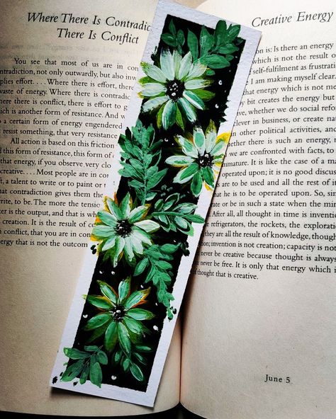 Painting Book Marks, Book Mark Ideas Creative, Nature Bookmark, Flower Bookmarks, Handmade Bookmarks Diy, Creative Bookmarks, Bookmark Craft, Watercolor Bookmarks, Diy Bookmarks