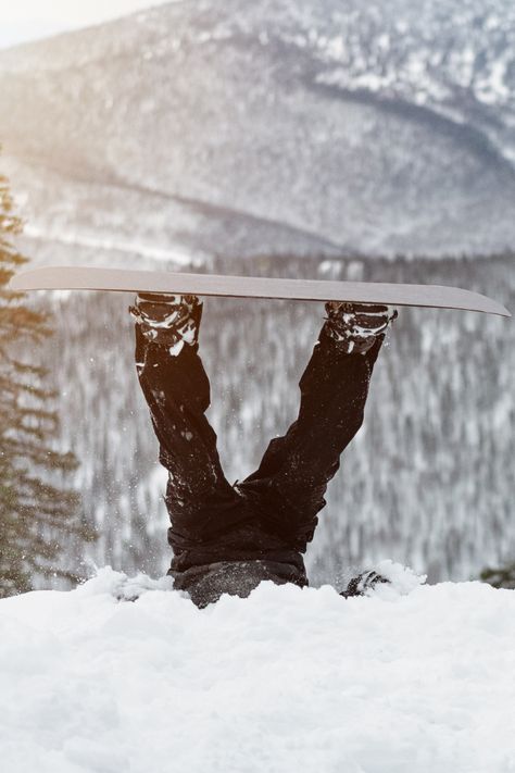 Snowboarder upside down in the snow Bed Of Nails, Wrist Injury, Boy Aesthetic, Winter Vibes, Snow Sports, Sports Photography, Winter Sports, Top Tips, The Snow