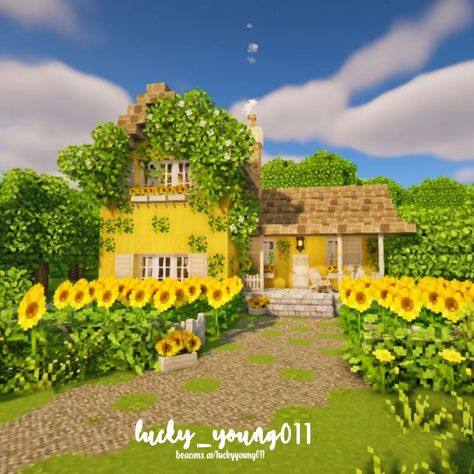 Cute Yellow Minecraft House, Yellow Minecraft Builds, Minecraft Yellow House, Yellow Minecraft House, Minecraft Field, Description Ideas, Cottage Minecraft, Sunflower House, Beach Village