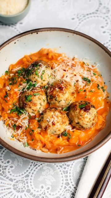 sonia wong on Instagram: "CHICKEN MEATBALLS WITH ROASTED TOMATO AND PEPPER ORZO is the comfort meal that satisfies on a gloomy Autumn day 🍂🍅☺️ 

Thanks to @ontariodairy 2025 Milk Calendar for inspiring this fam-approved recipe that’s going to be on repeat around here. Recipe notes and ingredients are listed below. 

Comment “ORZO” to get the link for the full recipe sent to your DM! #ad

RECIPE NOTES:

⊹ Fresh Ontario ricotta is the secret weapon for these tender meatballs! 
⊹ Whether you have the last tomatoes and peppers to use up or you’re making this during the off-season, roasting them deepens their flavour and brings life to them. 
⊹ The cooking technique for the orzo is somewhat similar to risotto except it takes less than half the time (about 10 minutes) to cook. Gotta love that! Healthy Chicken Meatballs, Meatballs And Orzo, Gloomy Autumn, Chicken Meatballs Healthy, Homecooked Food, Tender Meatballs, Roasted Tomato, Risotto Recipes, Chicken Meatballs