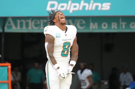 Jevon Holland, Dolphins Nfl Wallpaper, Dan Marino Dolphins, Island Of Blue Dolphins, Nfl Miami Dolphins, Los Angeles Chargers, Nfl Season, Miami Dolphins, Atlanta Falcons