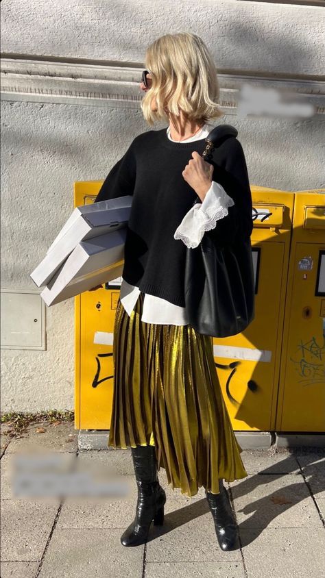 Silver Skirt Street Style, Gold Metallic Skirt Outfit, Gold Pleated Skirt Outfit, Metallic Pleated Skirt Outfits, Metallic Top Outfit, Pleated Dress Outfit, Gold Skirt Outfit, Metallic Skirt Outfit, New Look Clothes