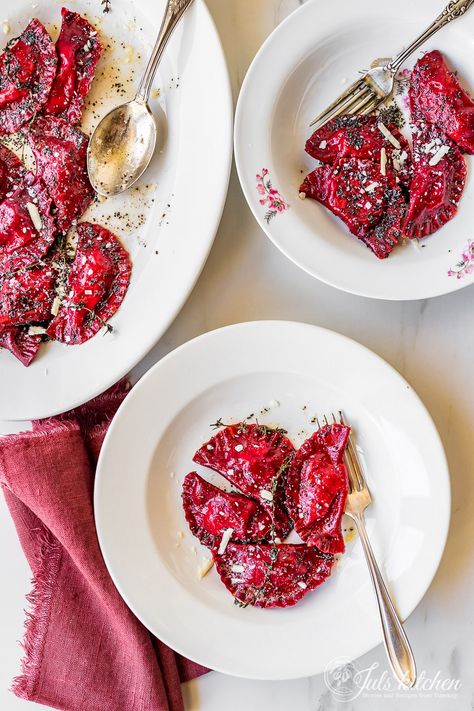 Beetroot fresh pasta with ricotta, walnuts, and thyme Colored Ravioli, Beetroot Ravioli, Beet Ravioli, Beetroot Carpaccio, Colored Pasta, Fresh Beets, Winter Cooking, Ravioli Recipe, Italian Foods