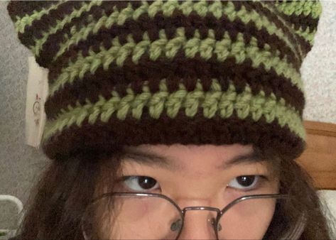 Crochet cat hat grunge aesthetic beanie cute Car Beanie Crochet, Croshet Hat, Cat Hats, Car Hat, Beanie Outfit, Crochet Car, Cat Beanie, Hat Tutorial, Dream Friends